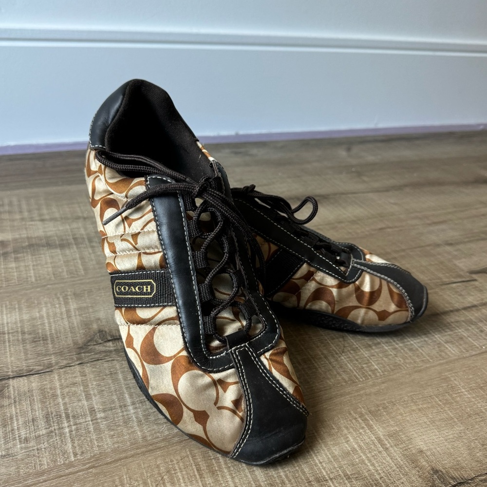 Vintage “Kelsie” Coach logo Sneakers. Amazing condition size 9 fits 8.5